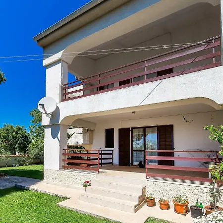 Apartment Milka.1 Daire Medulin
